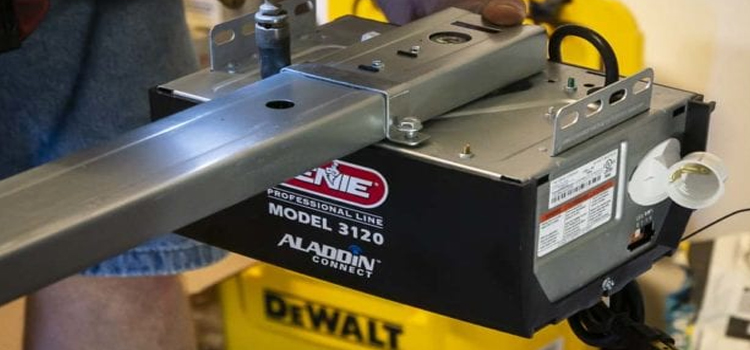 genie garage door opener repair in Saint Eustache