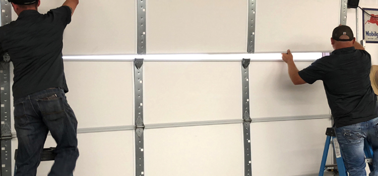 overhead garage door service maintenance in Boucherville