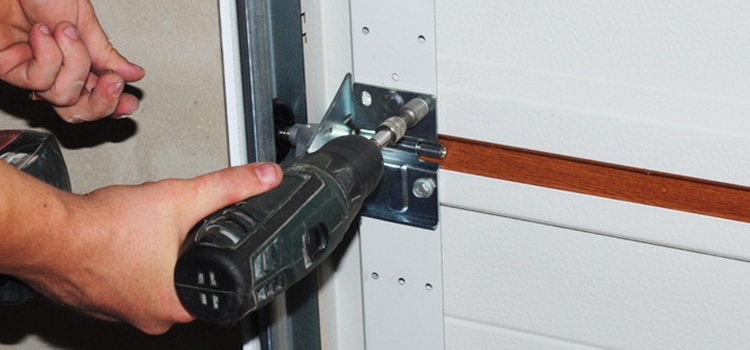 residential garage door service in Boucherville